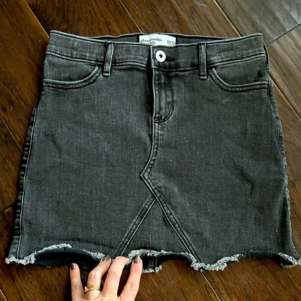Abercrombie Kids denim mini skirt 🖤 11/12